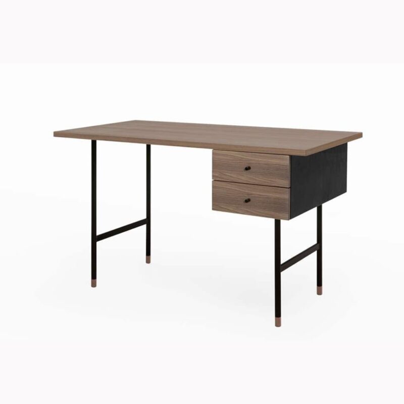 Jugend kirjoituspöytä, lev. 130, syv.65 ja kork. 75 cm, 2 vetolaatikkoa, pähkinäviilutettu taso, metallijalat, Woodman.