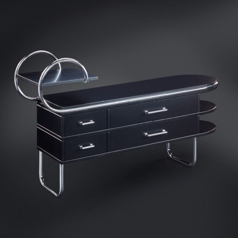 PostDeco Credenza 1300, pukinsarvilipasto, tasot mustaksi maalattua MDF-levyä, jalusta kromattua terästä, P.E.Blomstedt design.