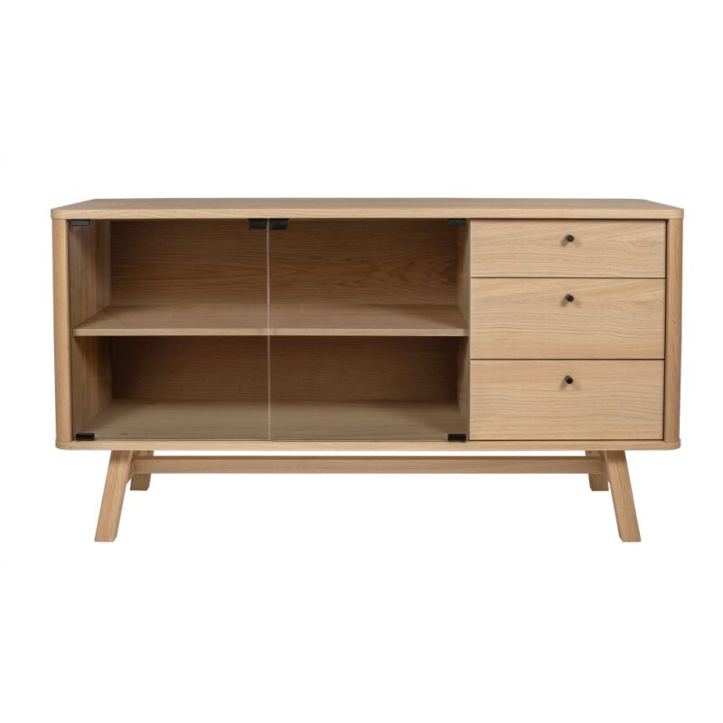 Skagen senkki, tammiviilutettu runko kaksilla magneettikiinnitteisillä lasiovilla, 3 vetolaatikkoa, jalat mustaksi petsattua massiivikoivua.  senkin leveys 140 cm, syvyys 45 cm ja korkeus 75 cm.